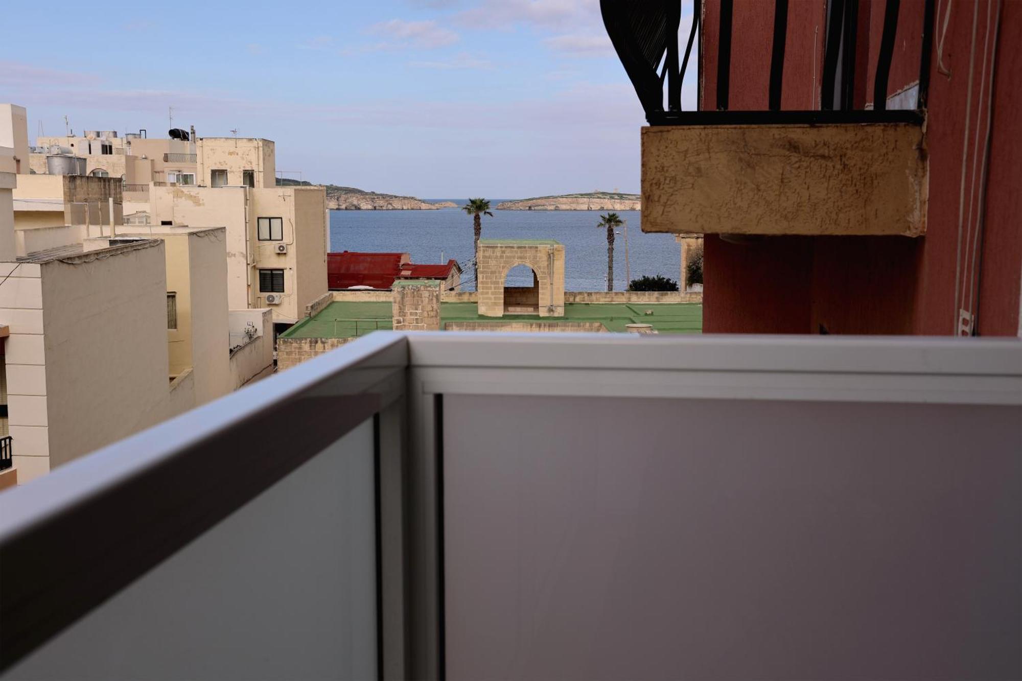 Apartment Bright 2 Bedroom 2 Bath Close To Sea