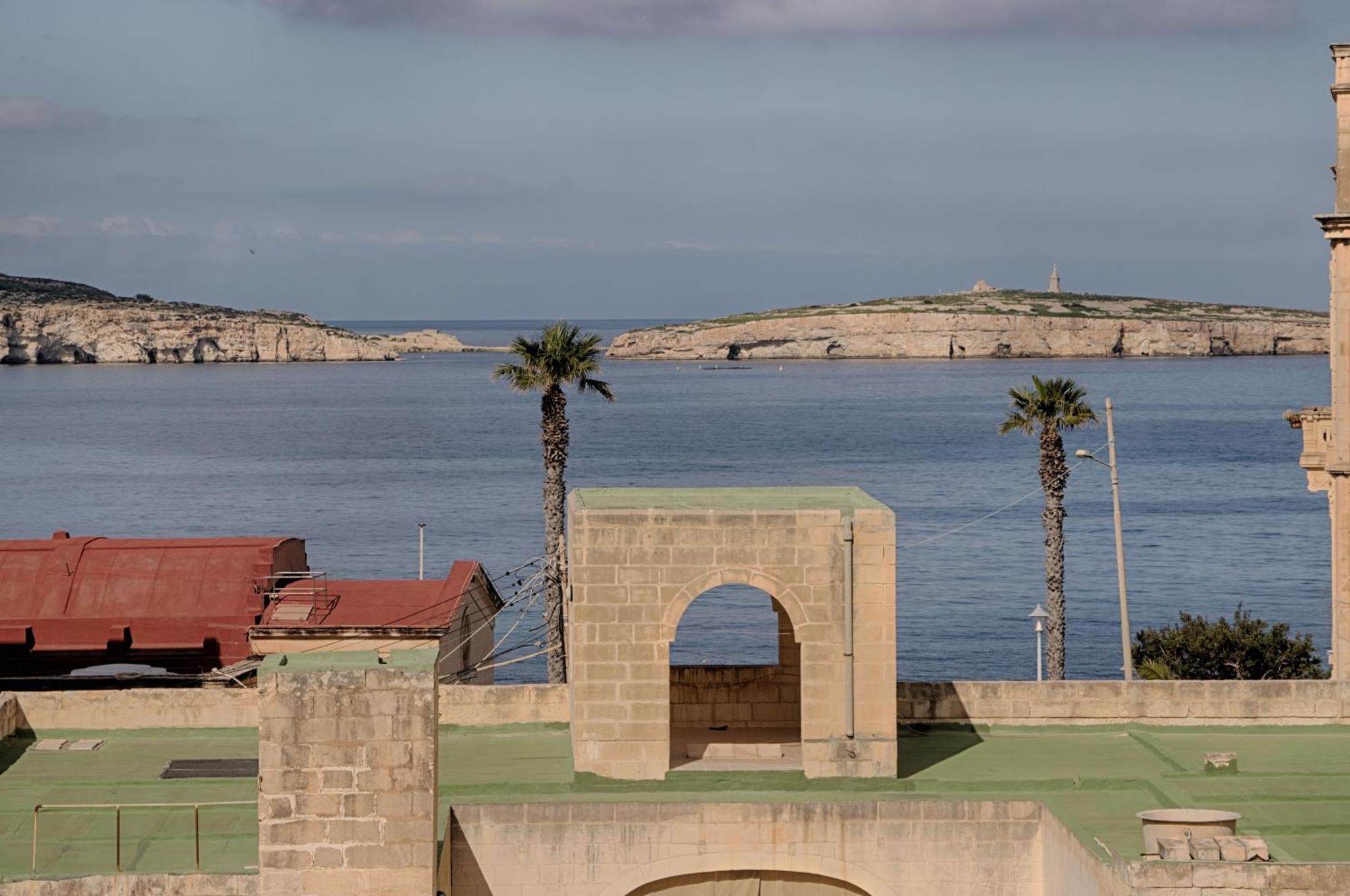 Bright 2 Bedroom 2 Bath Close To Sea St. Paul's Bay