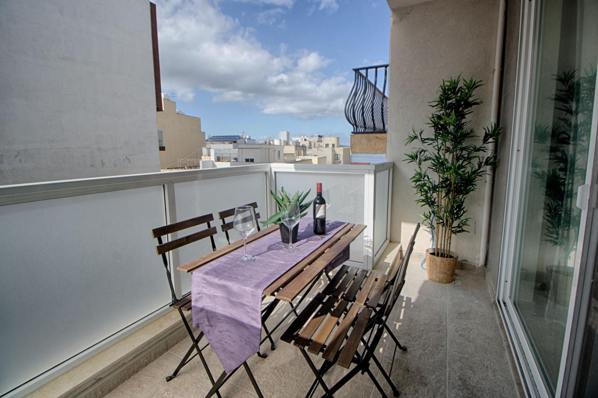Apartment Bright 2 Bedroom 2 Bath Close To Sea *