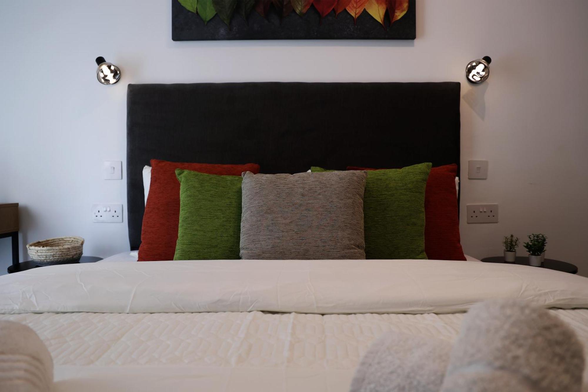 Apartment Bright 2 Bedroom 2 Bath Close To Sea *