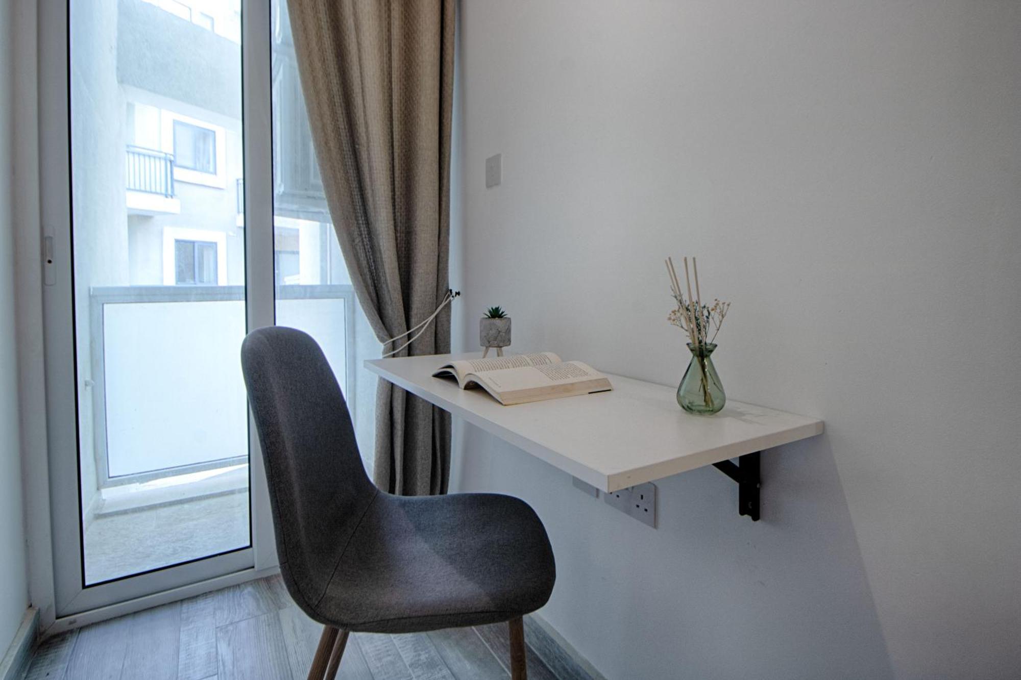 Bright 2 Bedroom 2 Bath Close To Sea Apartment