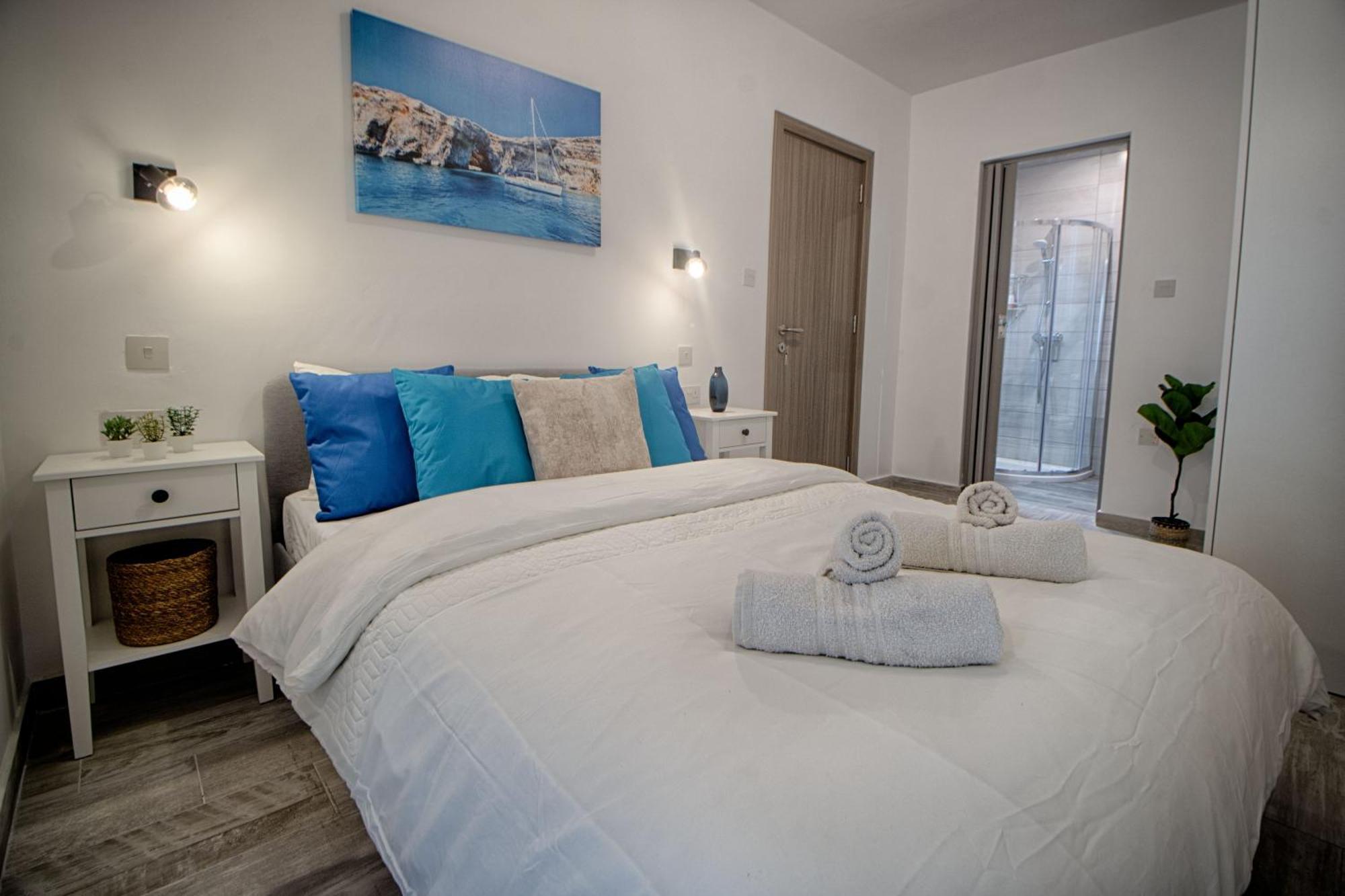 Apartment Bright 2 Bedroom 2 Bath Close To Sea