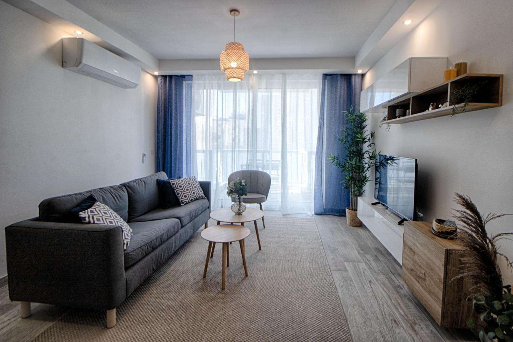 Apartment Bright 2 Bedroom 2 Bath Close To Sea